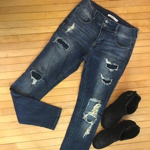Size 7 cello distressed skinnies.